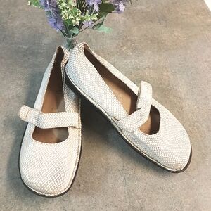 Alegria White Croc Mary Jane Shoes (39)
